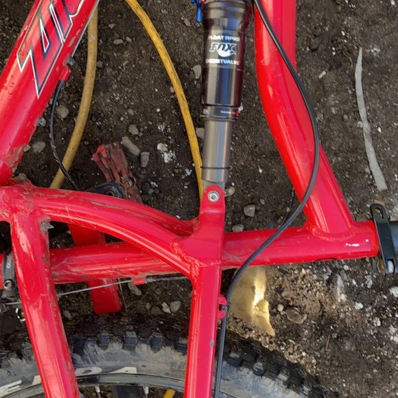 Santa Cruz super light 26” mountain bike - Picture 2 of 3